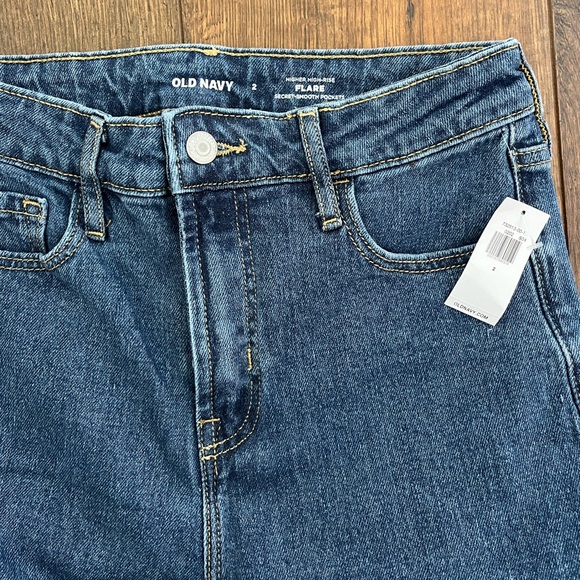 BRAND NEW Women’s Old Navy high waisted flare jeans - Picture 2 of 4